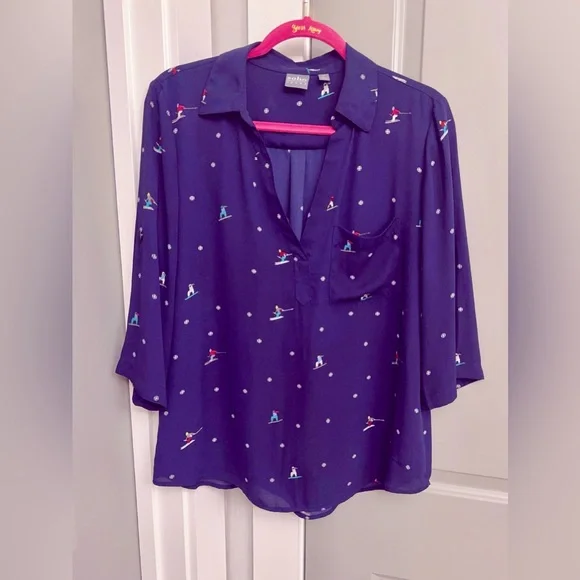 NY & Company Soho Collection Navy Skier Print Blouse Size Medium - Picture 3 of 4